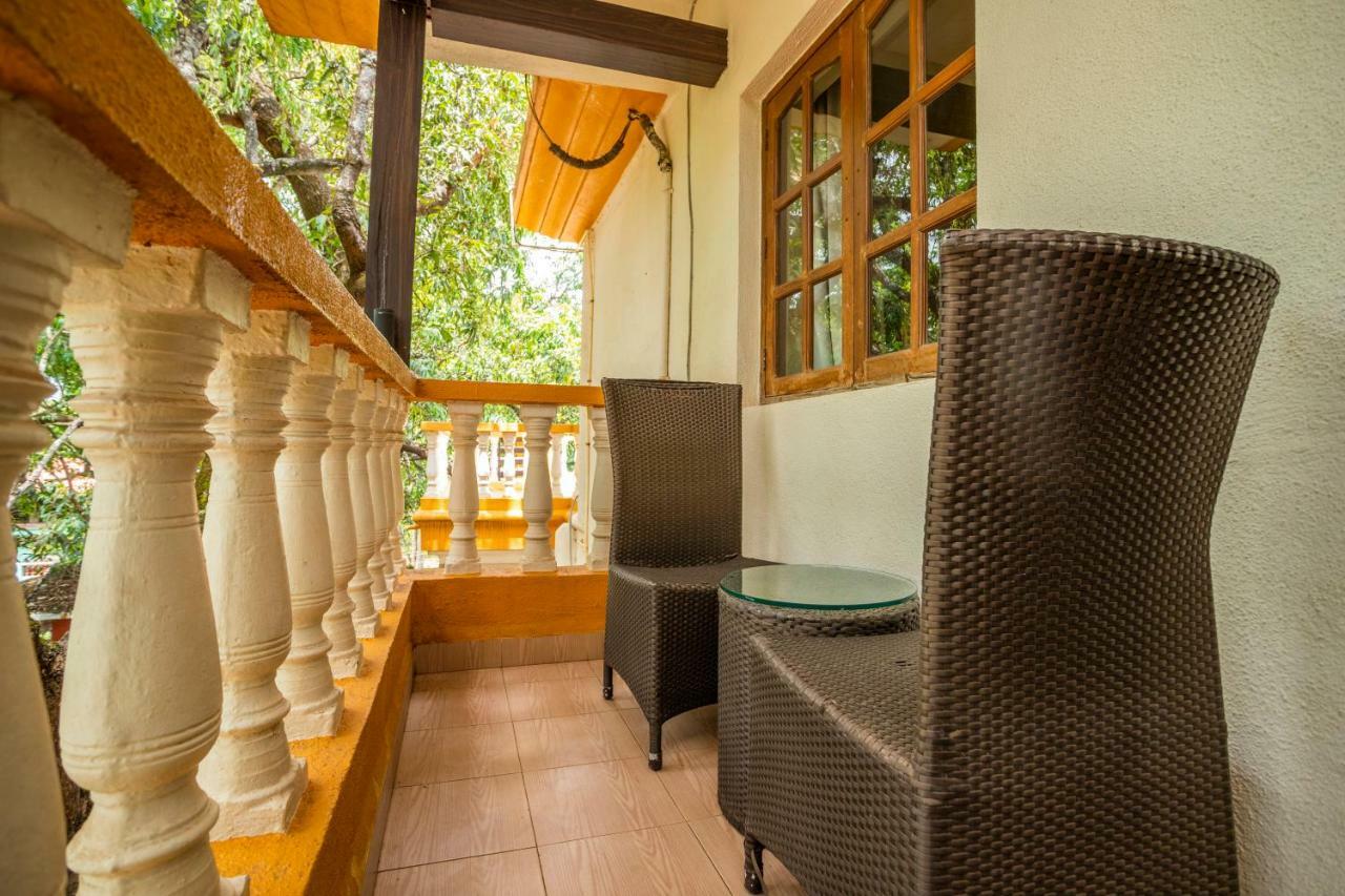 Отель Coco Goa Арпора Экстерьер фото