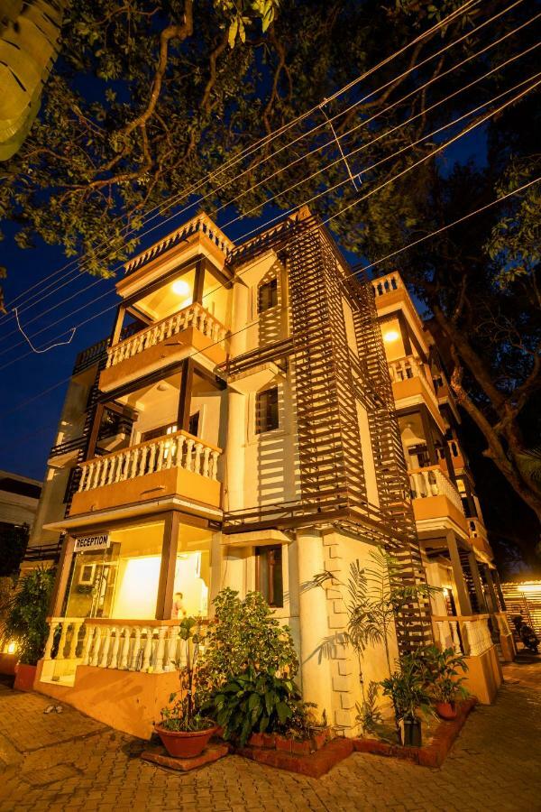 Отель Coco Goa Арпора Экстерьер фото